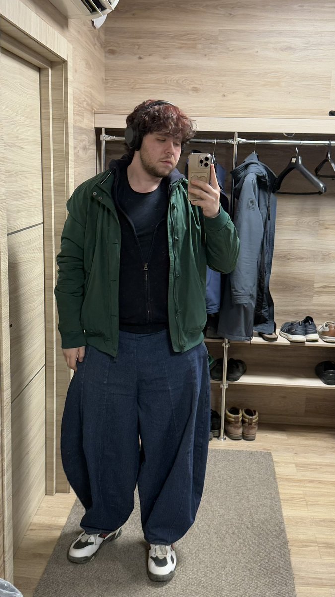 че точка tweet media