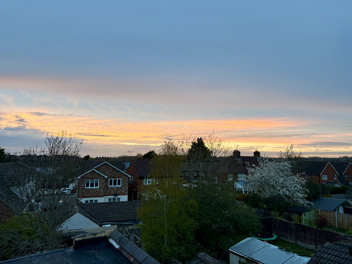 barbosavl's tweet image. Sunset a few minutes ago
#sunset #views #loftview
