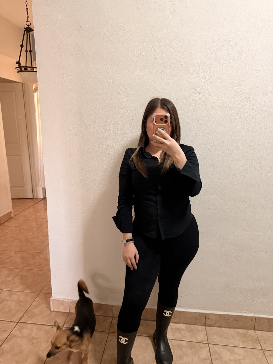 vanessaochoa22's tweet photo. 🖤 https://t.co/bBzH9ATzod