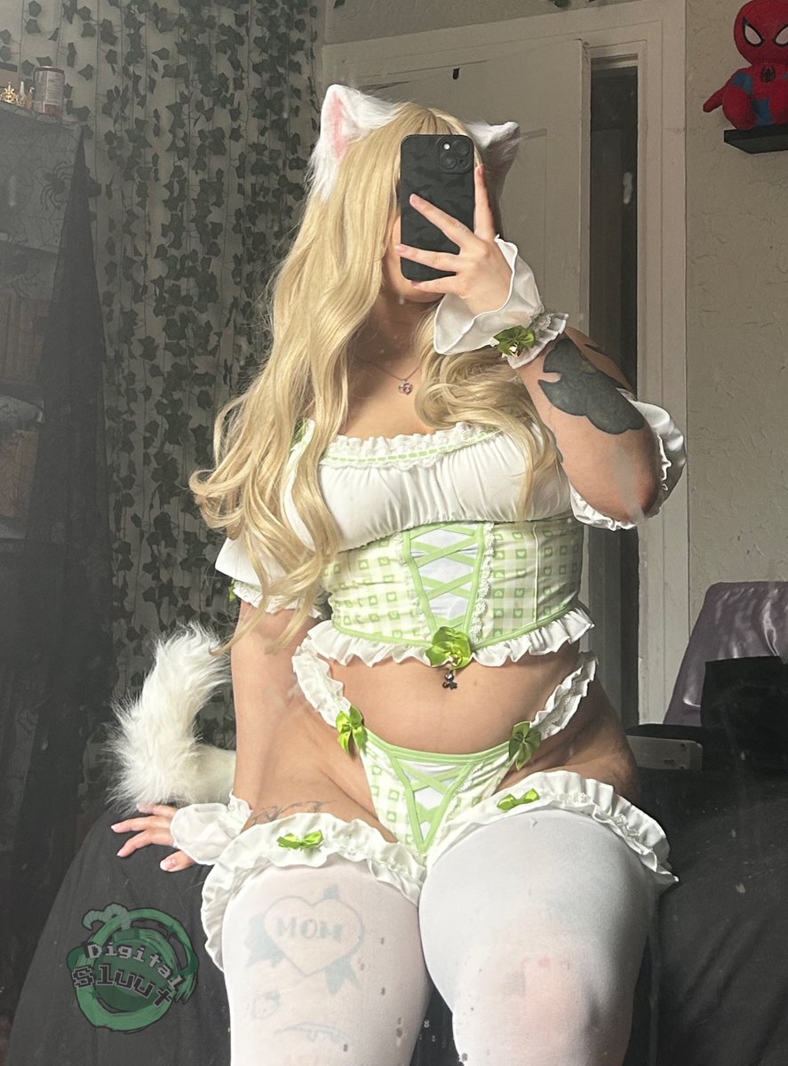 Mivvi love🦇 tweet media