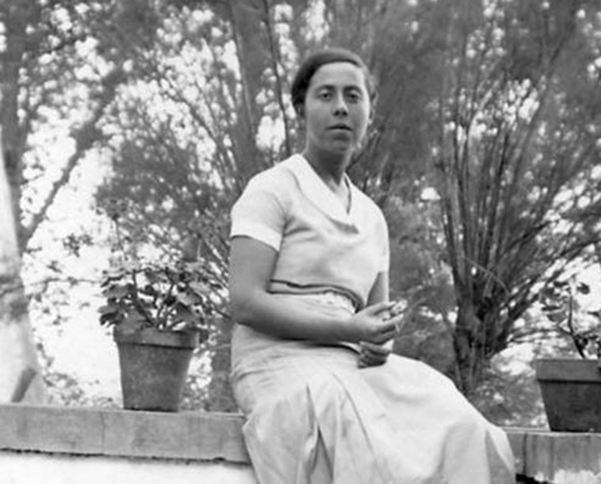 zarandillo's tweet photo. La escritora rusofrancesa Irène Némirovsky (Kiev, 1903-Auschwitz, 1942).

«Un día que se va… Un día menos de vida… Y aún había que dar gracias…».

El peón en el tablero, de Irène Némirovsky, 1934 https://t.co/weJY2td0qe