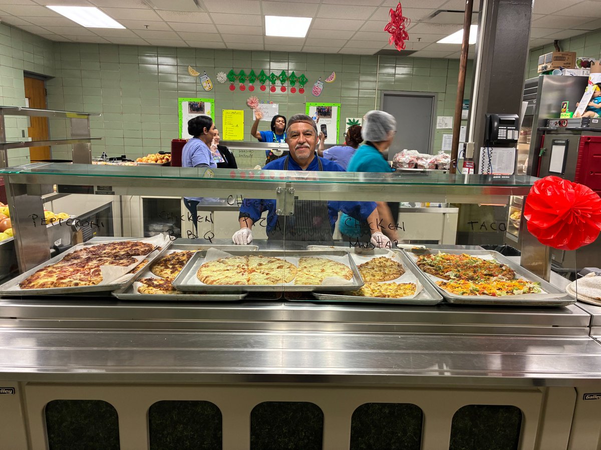 DMPS_Dining's tweet photo. @DMschools @DM_North prepared a pizza party to help students celebrating the end of testing week! https://t.co/ym0QVh31ud