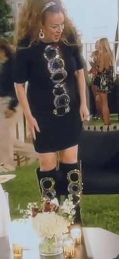 TheRoozGBN's tweet image. #Tilly just brings it ! Those boots! That dress ! Love love love ! #ShiShiShiDarling 🩷🩷😂🏴󠁧󠁢󠁳󠁣󠁴󠁿 @JenniferTilly if your ever done with that outfit could you please sell it to me for an affordable price 🤷🏽‍♀️😂(regular persons affordable)
😂🩷🏴󠁧󠁢󠁳󠁣󠁴󠁿#RHOBH