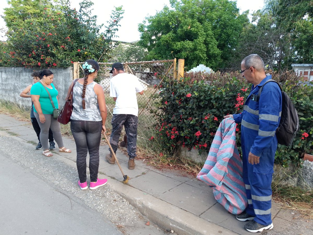 desoftij's tweet photo. La División Territorial de #Desoft en la #IslaDeLaJuventud participa en la limpieza e higienización de la ciudad con #SentirPinero. https://t.co/KKxJcBgNDI