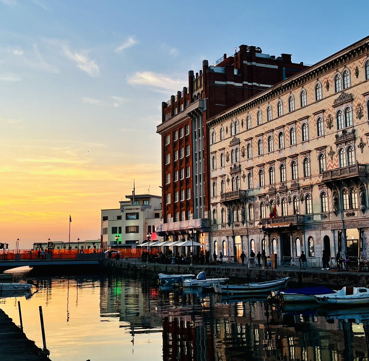 hay atardeceres que te roban  el aliento 

y luego está Trieste: ☀️