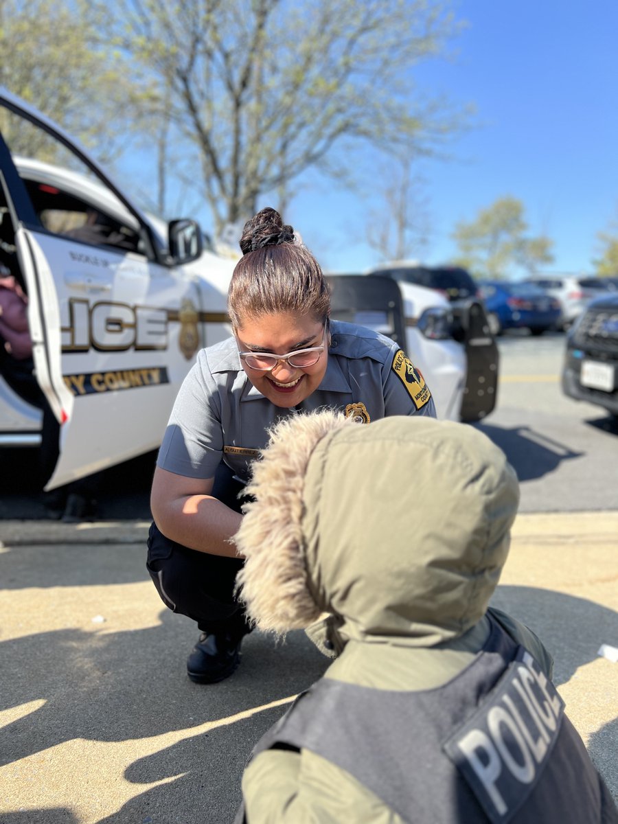mcpnews's tweet photo. Officer Romano and the 6D team had a fantastic time inspiring future leaders at Summit Hall Elementary School’s Career Day! 🚔✨

Students got a hands-on look at what it takes to be a police officer, including trying on a bulletproof vest and riot gear.

#MCPNews #MCPD @MCPD6DCommander