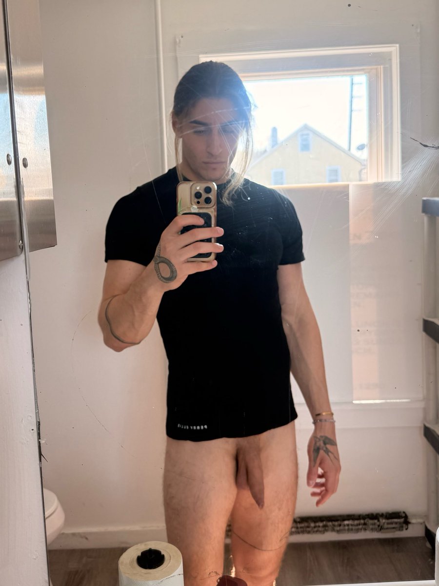 papi_tarzan's tweet photo. whattup gang https://t.co/1kRXxWm5DR