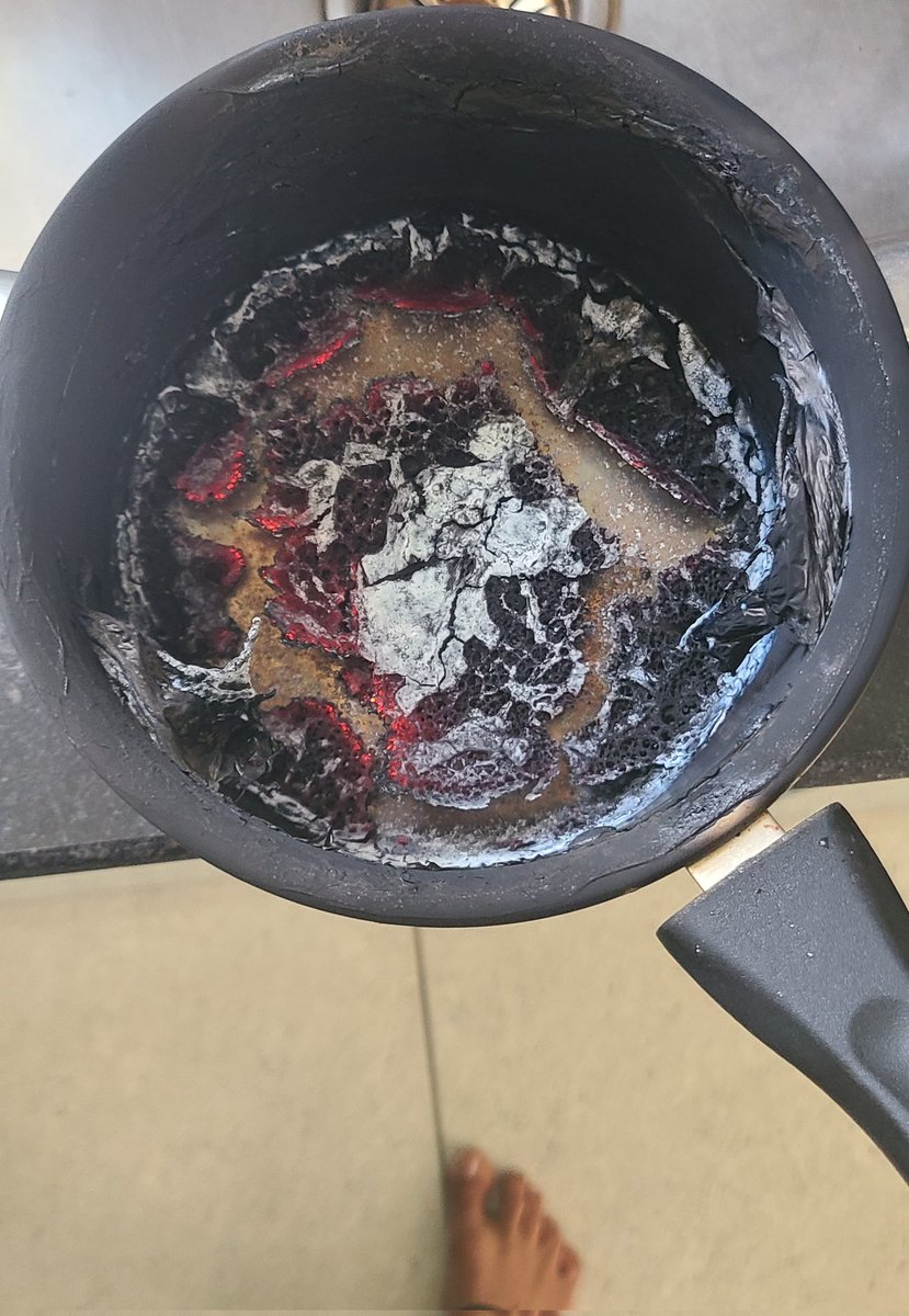 AshmitTiwari20's tweet image. Gas par doodh garam karne rakha tha…
ab ghar me investigation committee baithne wali hai 💀😂
Doodh jal gaya…
ab mummy ka gussa bhi full cream me aayega 
घर छोड़ना ही ठीक रहेगा...मुझे लगता है..आपकी क्या राय है? 
#Relatable #MiddleClassLife #GharKaScene #LifeFail