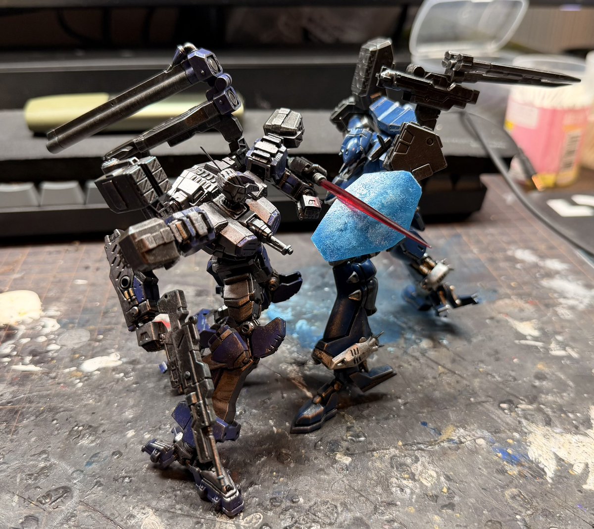 r0NDDGOwR4WN2ux's tweet photo. メモ帳の表紙でシールド作ったよ。
#AC
#アーマードコア
#ARMOREDCORE
#ストラクチャーアーツ
#筆塗り
#EMERAUDE
#ECMXR00
#ジオマトリクス
#ZIOMATRIX
#ヴィネット https://t.co/UTMvwHh4lS