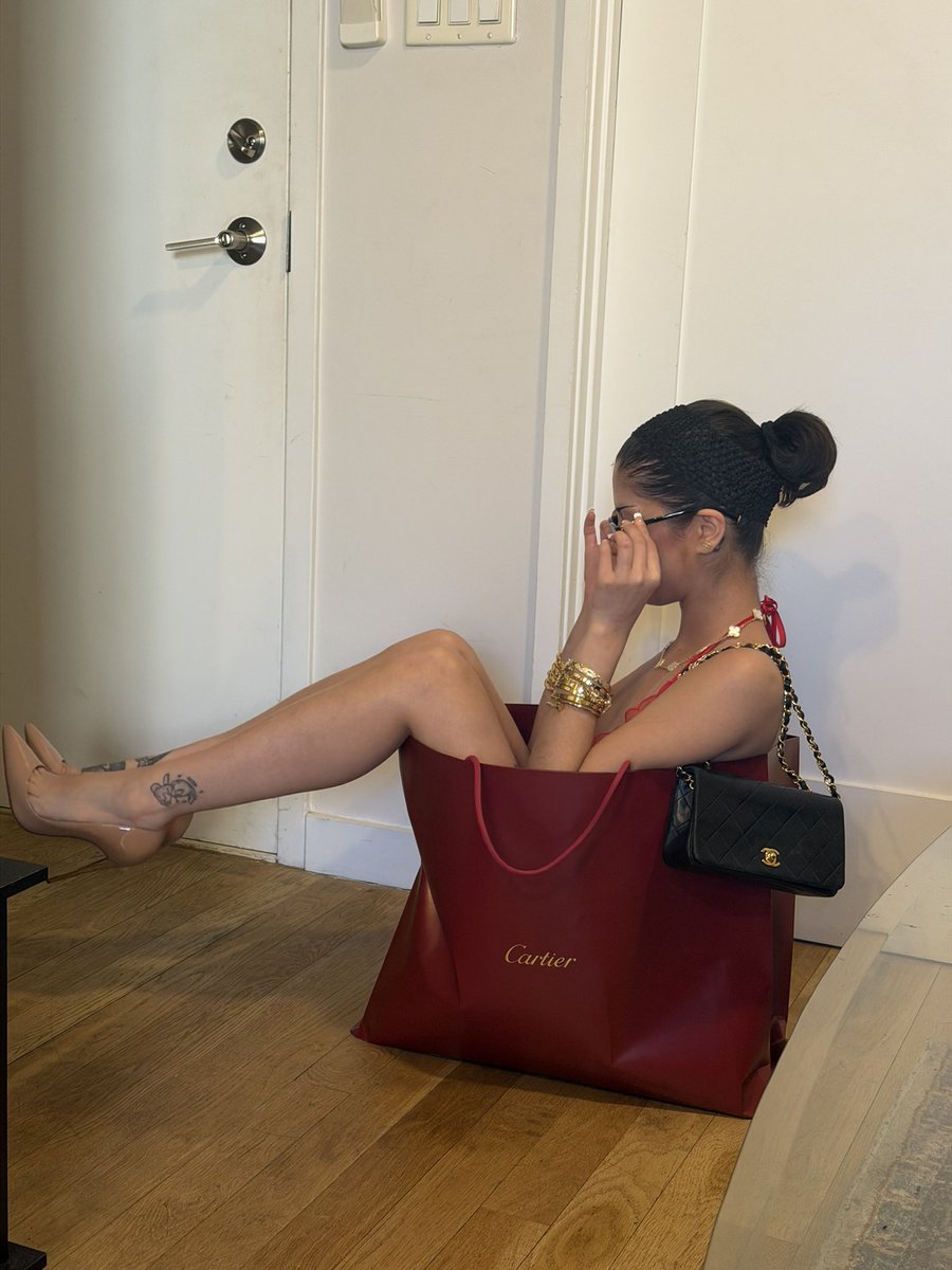 نیکی tweet media