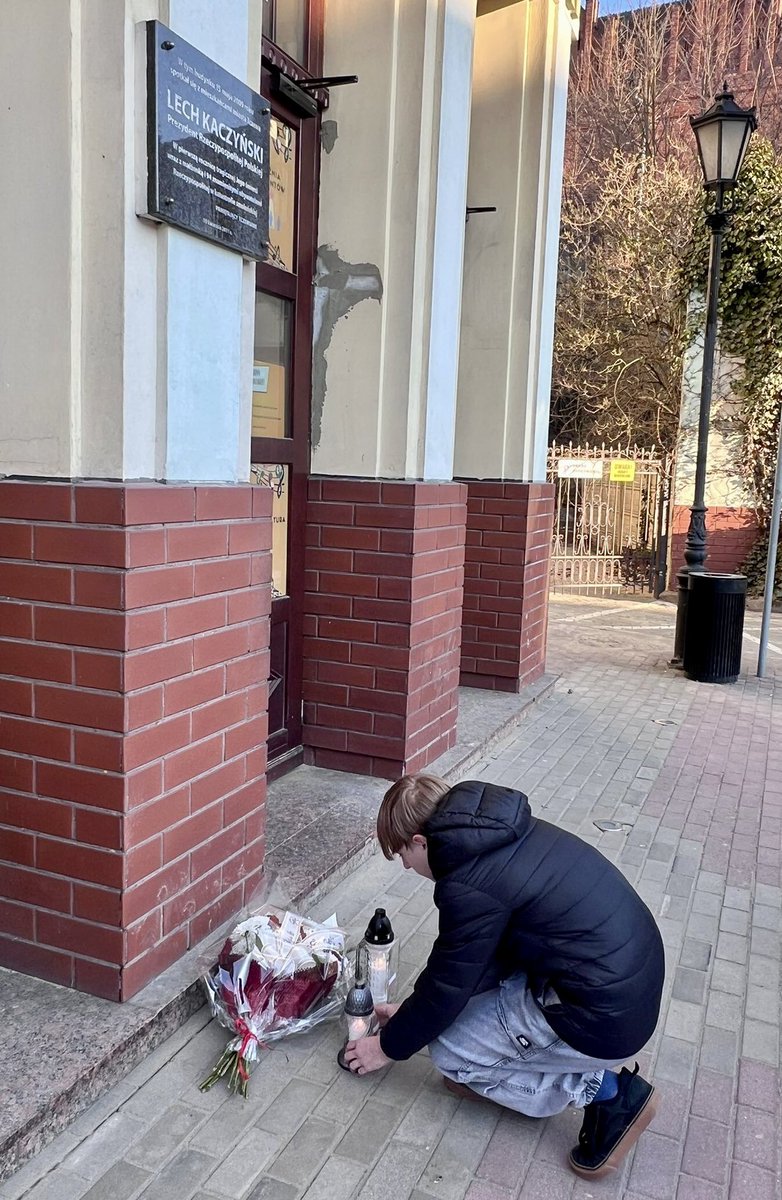 W dniu 10.04.2026r. odbyły się w #Tczew społeczne obchody upamiętniające: 
16. ROCZNICĘ #TragediaSmoleńska 🇵🇱
zorganizowane przez <a href="/pisorgpl/">Prawo i Sprawiedliwość</a>.
Więcej: facebook.com/share/p/1L9fyY… 
-
#Smoleńsk #PowiatTczewski <a href="/PiS_Gdansk/">PiS Gdańsk</a> <a href="/KaziSmolinski/">Kazimierz Smoliński</a> <a href="/IPNGdansk/">IPN Gdańsk</a>