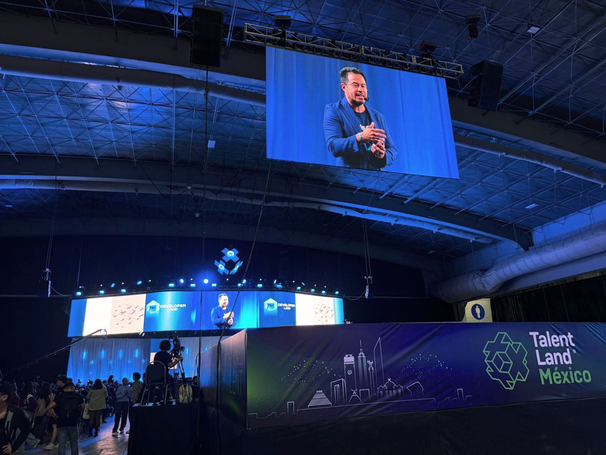 jpazmx's tweet photo. El miércoles pasado vivimos un Main Stage lleno en #TalentLand2026 con el tema: "𝗜𝗔 𝗔𝗴𝗲́𝗻𝘁𝗶𝗰𝗮: 𝗛𝗮𝗰𝗶𝗮 𝗔𝗴𝗲𝗻𝘁𝗲𝘀 𝗥𝗲𝗮𝗹𝗺𝗲𝗻𝘁𝗲 𝗔𝘂𝘁𝗼́𝗻𝗼𝗺𝗼𝘀". ¡Gracias a @talentrepublic_  e @IBM por el espacio y la confianza!

#AgenticAI #IBM #watsonx #SkillsBuild https://t.co/40zQTMI3Og