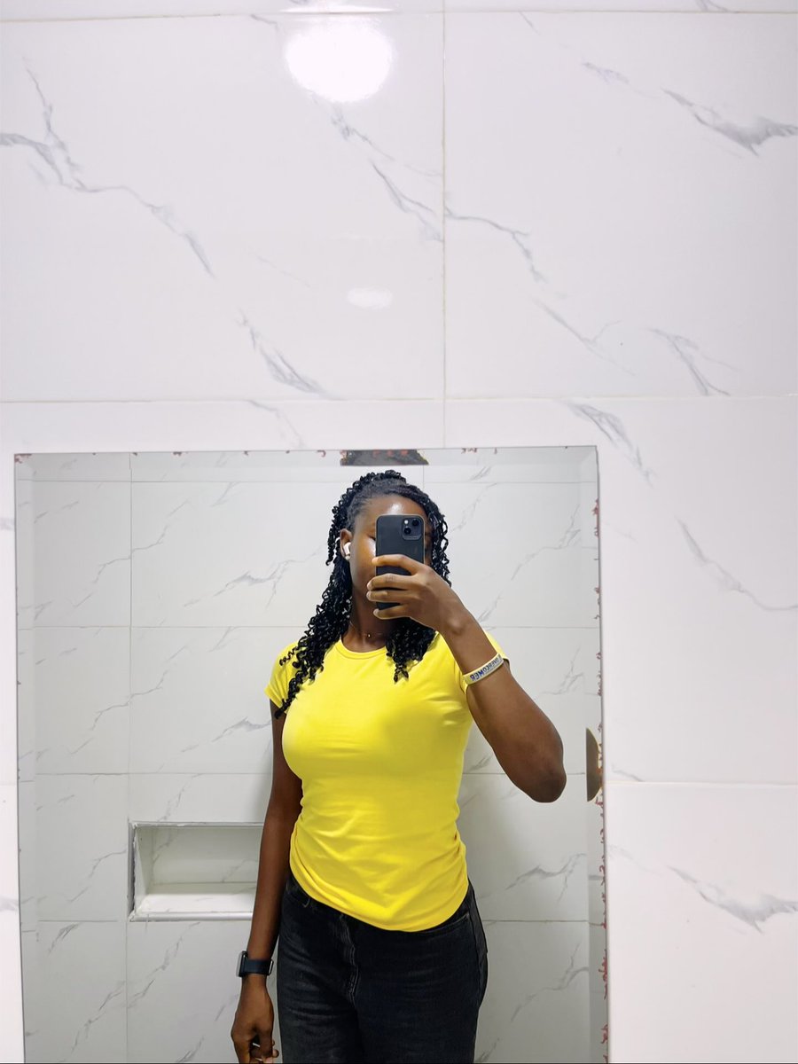Designer Funmi tweet media