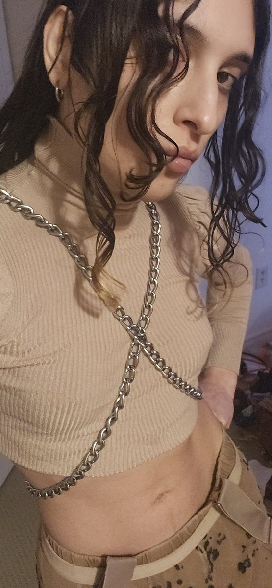 Working hard on my new music guys 👁👄👁