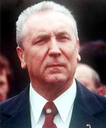 wiesz heh... nie jestem jak inne dziewczyny, ja gierkuje gierka ze az edward pzpr