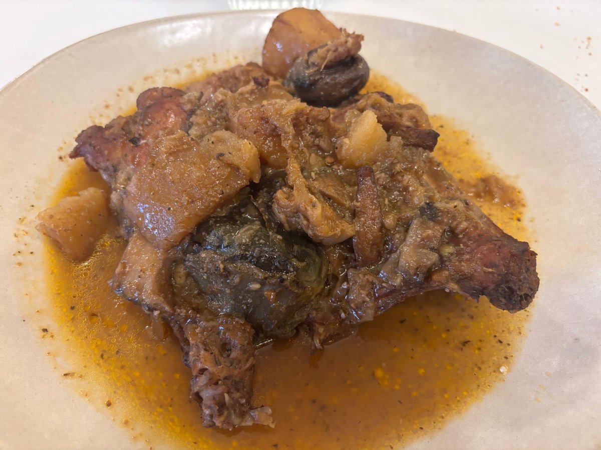 travesures's tweet photo. Cassola de conill ! 
No perdem mai la nostra cuina. 🐰🍷#cuinacatalana #cassola #totsurtdelaterra https://t.co/8rYEqZCI9c