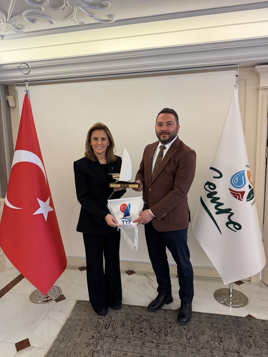 furkangokgoz's tweet photo. Türkiye Yelken Federasyonu Başkanı Sayın D. Özlem Akdurak’ı vakfımızda misafir ederek verimli bir istişare gerçekleştirdik.

Görüşmemizde, iş birliğimizi güçlendirecek önemli adımlar üzerinde durduk. Özellikle kamplarımızda gönüllülerimizle birlikte yelken eğitimleri düzenlenmesi konusunda karşılıklı mutabakat sağladık.

Nazik ziyaretleri için kendilerine teşekkür ediyor, ülkemizi temsil edecekleri uluslararası organizasyonlar ve olimpiyat yolculuklarında başarılar diliyoruz.

Cemre Vakfı olarak spora ve gençlerimizin gelişimine katkı sunacak her türlü iş birliğinin içinde olmaya devam edeceğimizi bir kez daha vurguluyoruz. @ozlemakdurak