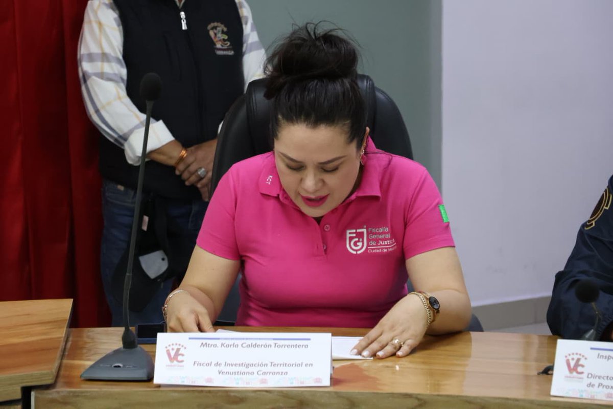 evelyn_parraA's tweet photo. Hoy reforzamos lo más importante: la coordinación que sí da resultados.
En la mesa de la Coordinación Territorial para la Construcción de la Paz afinamos estrategia, alineamos esfuerzos y tomamos decisiones firmes para cuidar a nuestras vecinas y vecinos.
#LaEnergíaQueTransforma https://t.co/o1w9KdK5lk