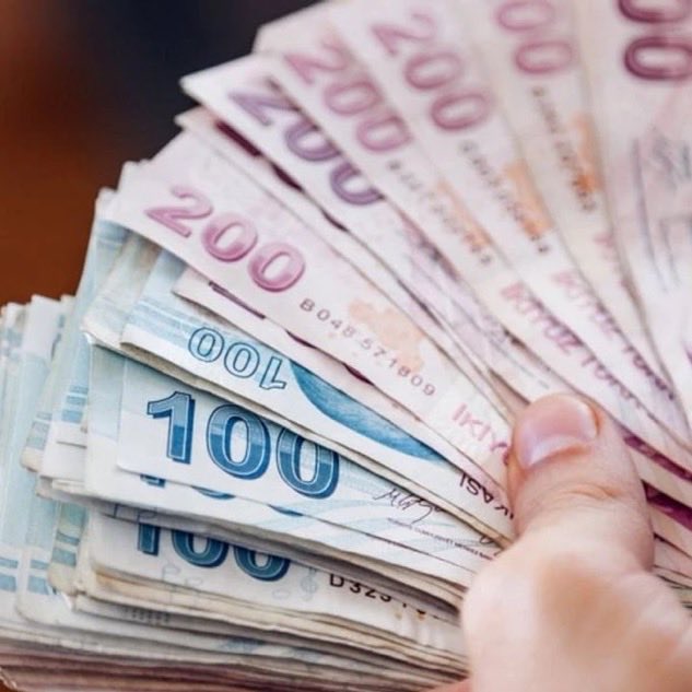 gusholderhaber's tweet image. 📌En ucuz otomatik araçlar listelendi. (NTV)

1.  Audi A3 Sportback TFSI 110 kW Advanced S tronic 3 milyon 361 bin 614 lira

2.  Ford Puma Titanium 2 milyon 9 bin 300 lira

3.  Alfa Romeo Junior Ibrida Speciale 2 milyon 669 bin lira

4.  Toyota Corolla 1.5 Vision Plus 
Multidrive