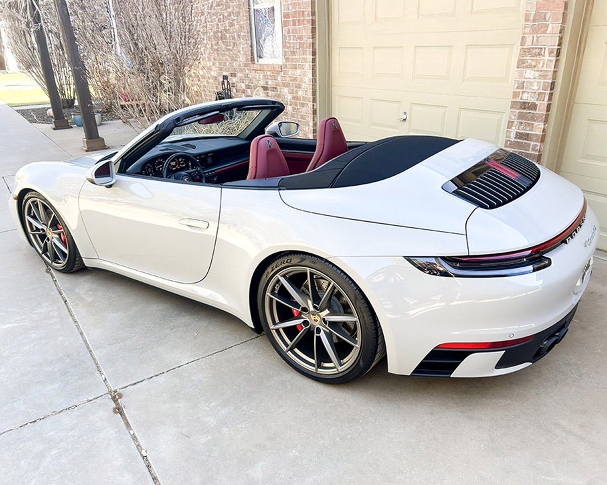 Barrett_Jackson's tweet image. Drop the top and don’t look back! This 2020 @Porsche 911 #Carrera 4S cabriolet is powered by a twin-turbo 3.0-liter flat-six engine producing 443hp. See it sell with No Reserve at the 2026 #PalmBeach Auction, April 16-18.

Learn more: bit.ly/PB26TW-2020Por…