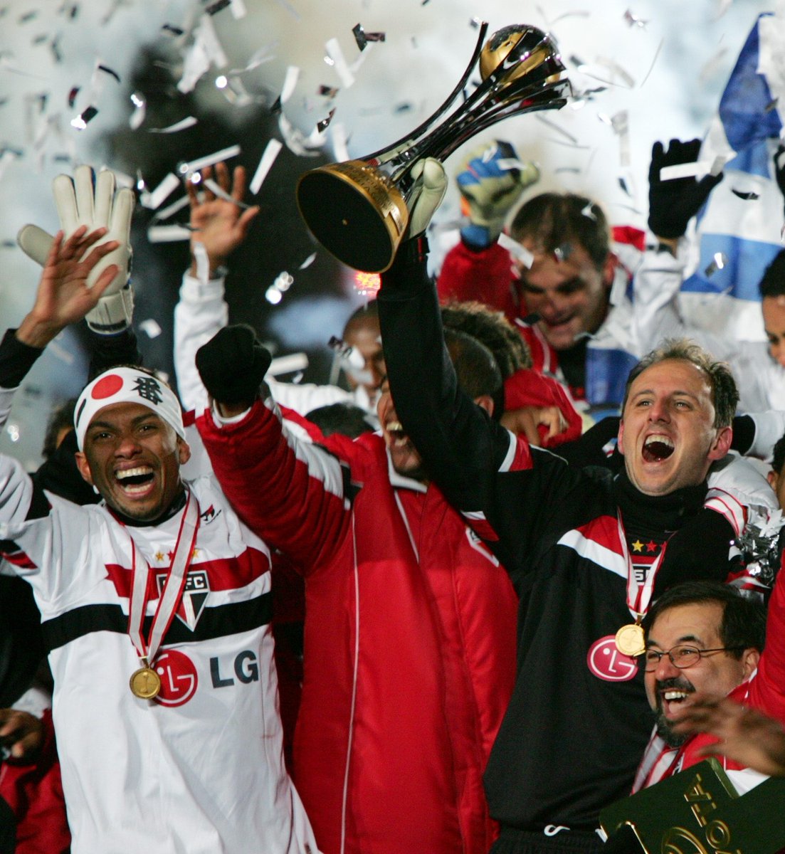 Noite de Copa tweet media