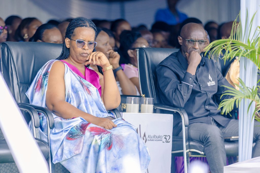 DOMAGENCYLtd's tweet photo. Kuri uyu wa gatanu mu mirenge ya @gahanga_sector @sector_kigarama na @NyarugungaO yo muri @KicukiroDistr yibutse ku nshuro ya 32 Jenoside yakorewe Abatutsi mu 1994 mu Rwanda. Igikorwa kitabiriwe n'Abaturage batuye muri iyo mirenge,abayobozi mu nzego za Leta n'abikorera. https://t.co/fbFQ16kUDK