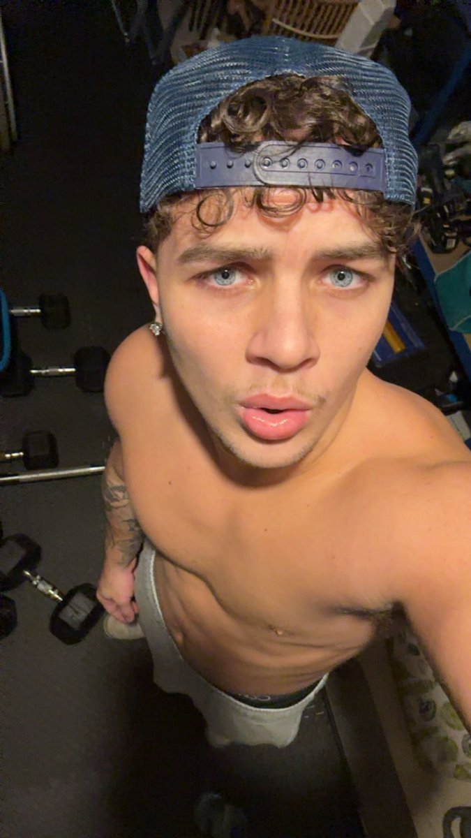 Jelouz3's tweet image. Who wants this dick in there throat 🤪💦
Add snap: maz_a219 #uklads #ukboys #fit