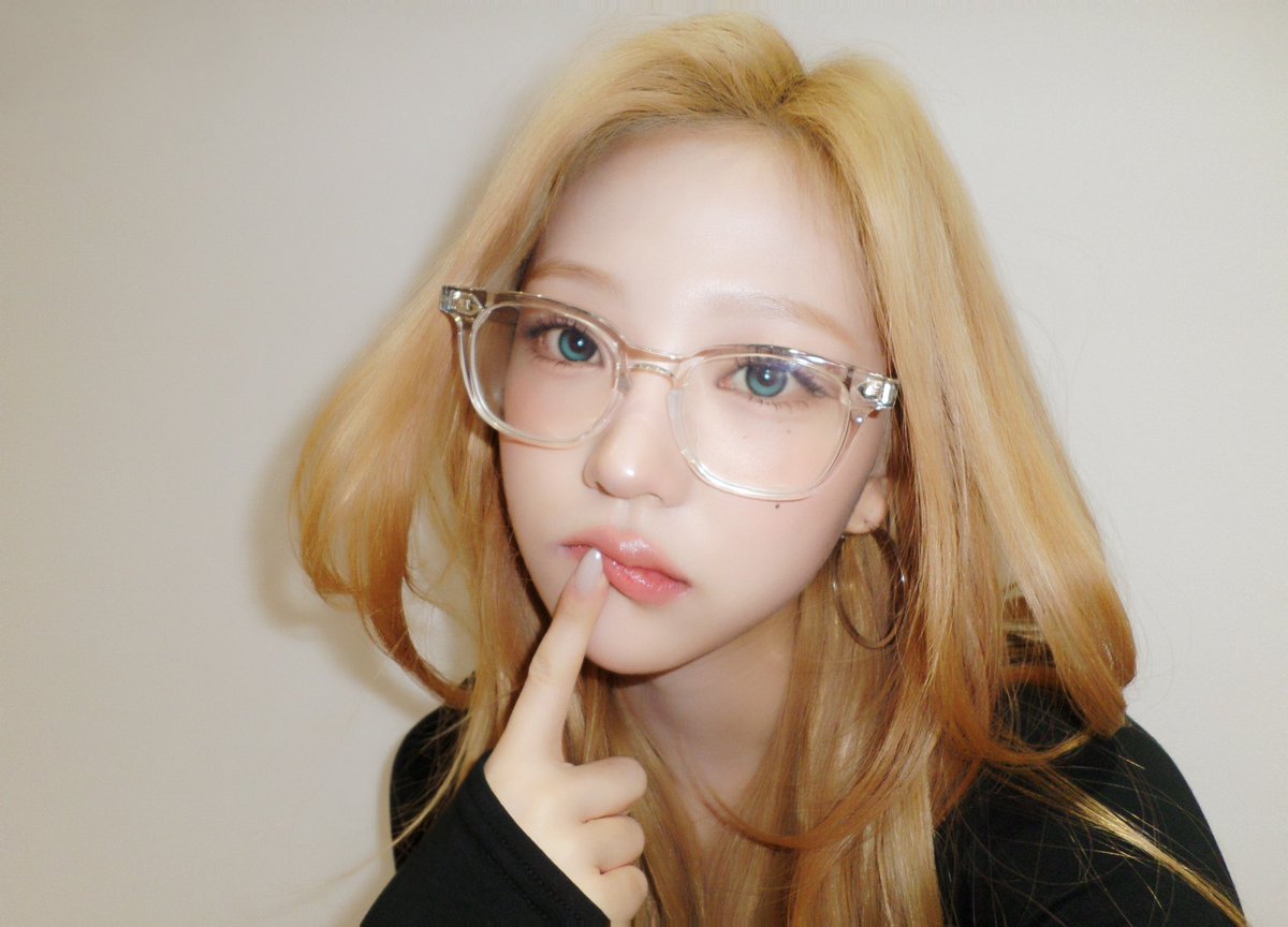 stella kim tweet media