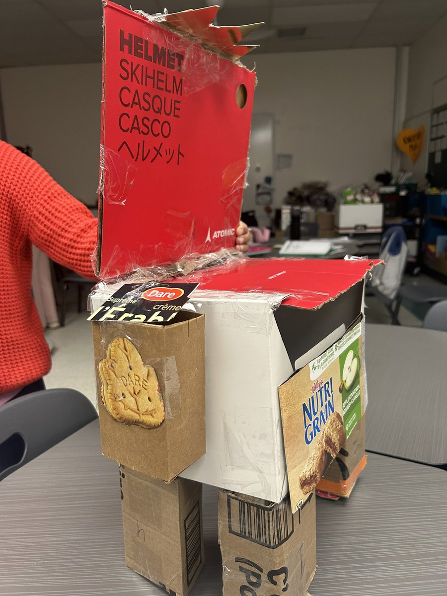 MsKeyota's tweet image. Frank Gehry would be sooo proud! Ss built chairs for their client ~ Goldilocks. #Science #structures @OttCatholicSB @CorpusOCSB #STEAM