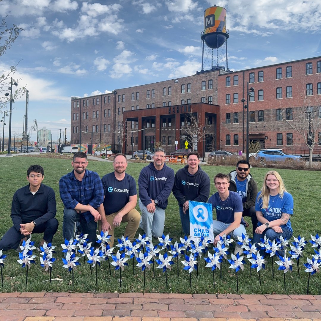 GetGuardify's tweet photo. Blue pinwheels. Blue shirts. One mission.
Today is Wear Blue Day for National Child Abuse Prevention Month. 💙
#WearBlueDay #GoBlue #ChildAbusePreventionMonth https://t.co/ciBlpoY1MU