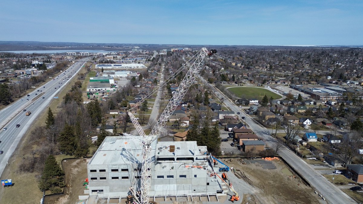 Melloul_Blamey's tweet image. Yes, precast does move this quickly! @pre_conontario 
The parking structure nears completion as we look ahead to towers 1 and 2 of #affordablehousing for the County of Simcoe
#MMC #ModernConstruction #PrecastExpertise #Precast #TotalPrecast #Modular #MMC #PreFab #DfMA #BIM