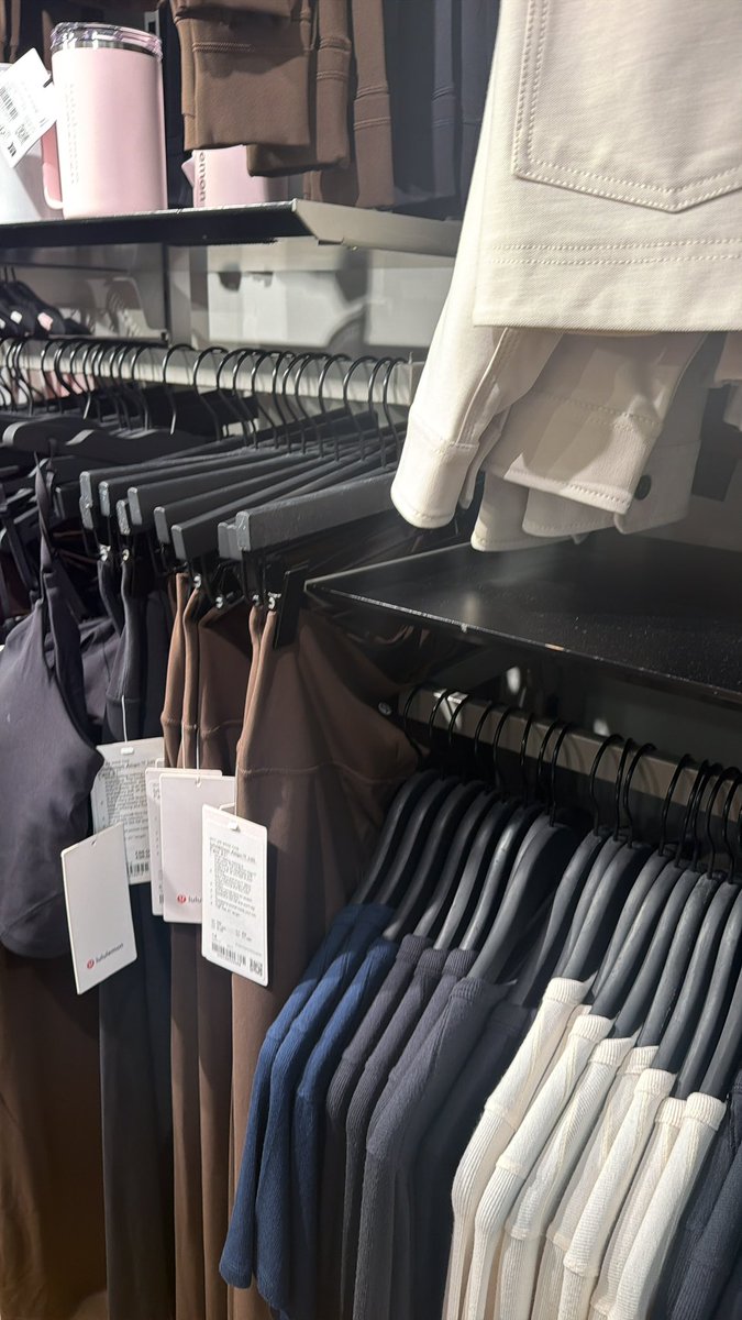 Vandaag bij lululemon geweest. Nieuw setje gehaald, staat beter als je skinny bent, toch? 

Jij werkt, ik shop hihi
#findomnl #femdom #paypignl #tikkieslaaf #geldslaaf #domme #cashslave