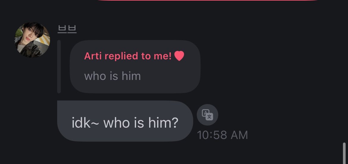 jitakki's tweet photo. @ampersult HAHAHA DUDE THE PAPAGO TRANSLATION THAY WAS LIKE “It’s him~” I WAS SO CONFUSED i was the comment that was like “who’s him” 😭😭😭😭😭 https://t.co/YTYaGAvWgx