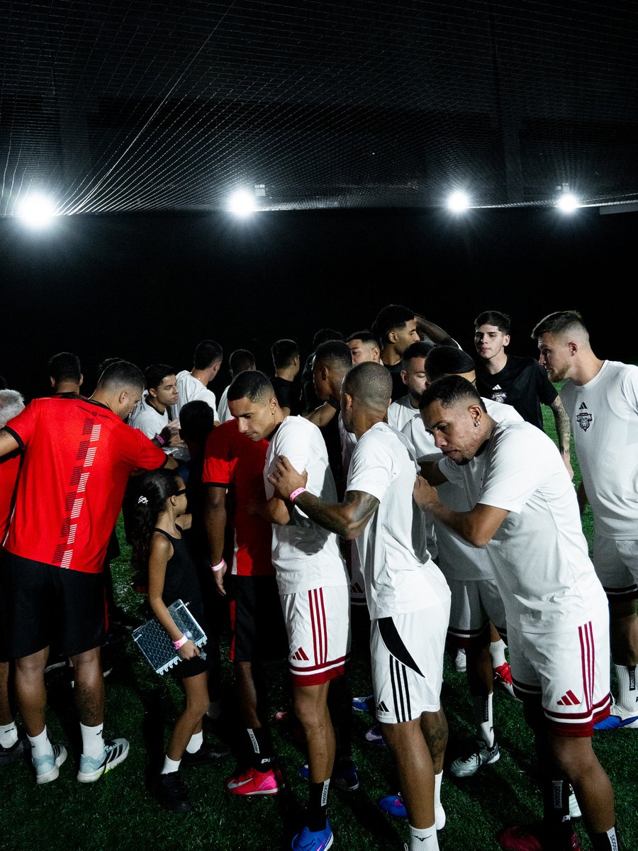 DesimpaiN tweet media