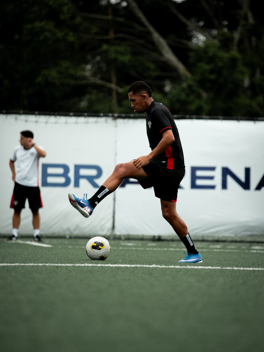 DesimpaiN tweet media