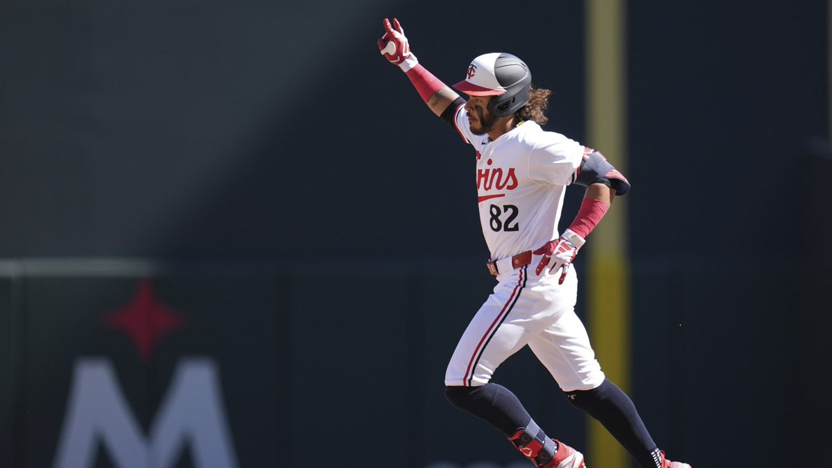 SleeperMLBTwins's tweet image. Austin Martin’s baseball savant page has shown some very encouraging numbers so far

13.3% chase rate (99th percentile)
12.1% K rate (92nd)
21.2% walk rate (97th)
.383 xWOBA (84th)
+1 OAA (86th)

#MNTwins