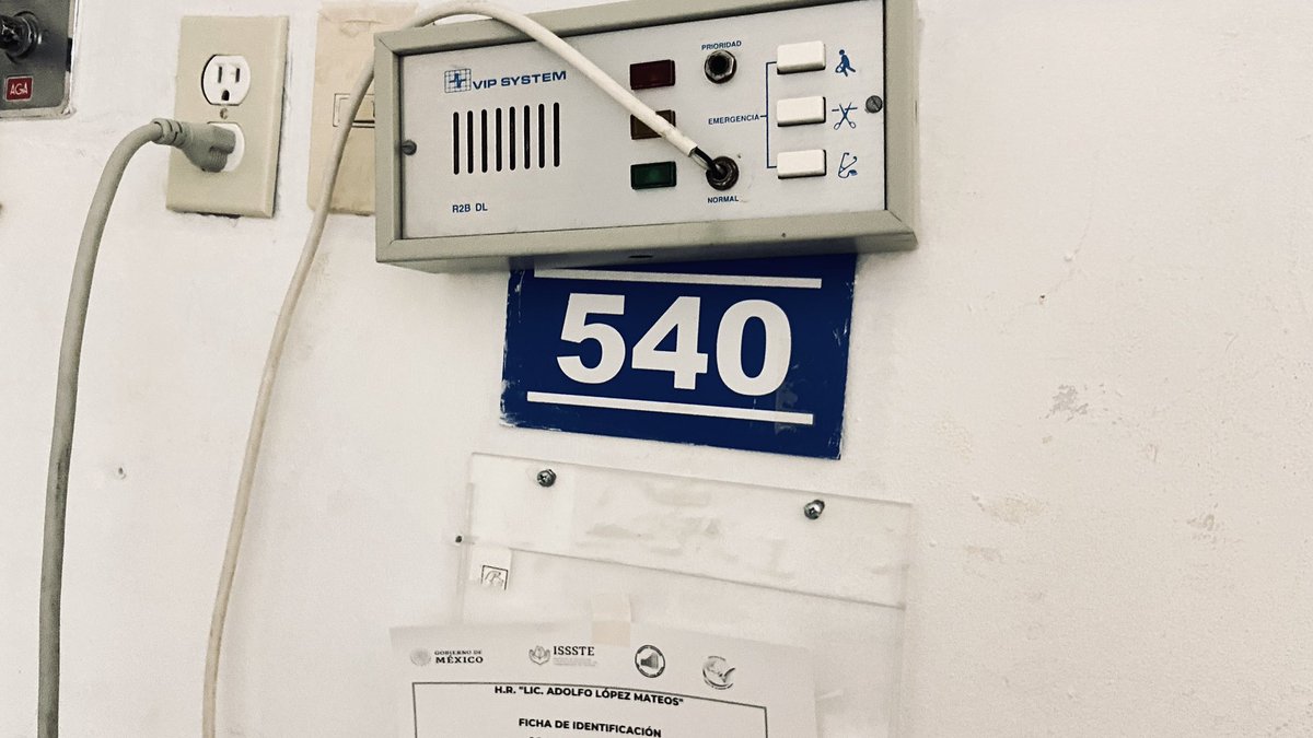 magope5292's tweet photo. @ISSSTE_mx @usuarios_issste @martibatres @Claudiashein @GobiernoMX @rosaicela_ Desde que llegué al H.A.L.M. hace 11 Días No tengo fuerza para levantarme,la medicina me aletarga NO ME AYUDAN A bañarme,mi esposa no puede hacerlo por si sola y nadie nos hace caso 🚨#Alerta @ISSSTE_mx @usuarios_issste @martibatres @GobiernoMX @rosaicela_ @Claudiashein https://t.co/6t9PtRFHbL