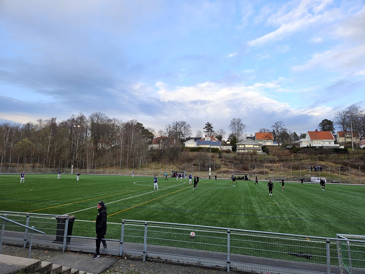 NiklassonM's tweet photo. Lerums IS - Hisingsbacka FC på Rydsbergsplan i Division 4A Göteborg. 6-3 och ca 150 åskådare.
#groundhopping https://t.co/ercbN5WIcB