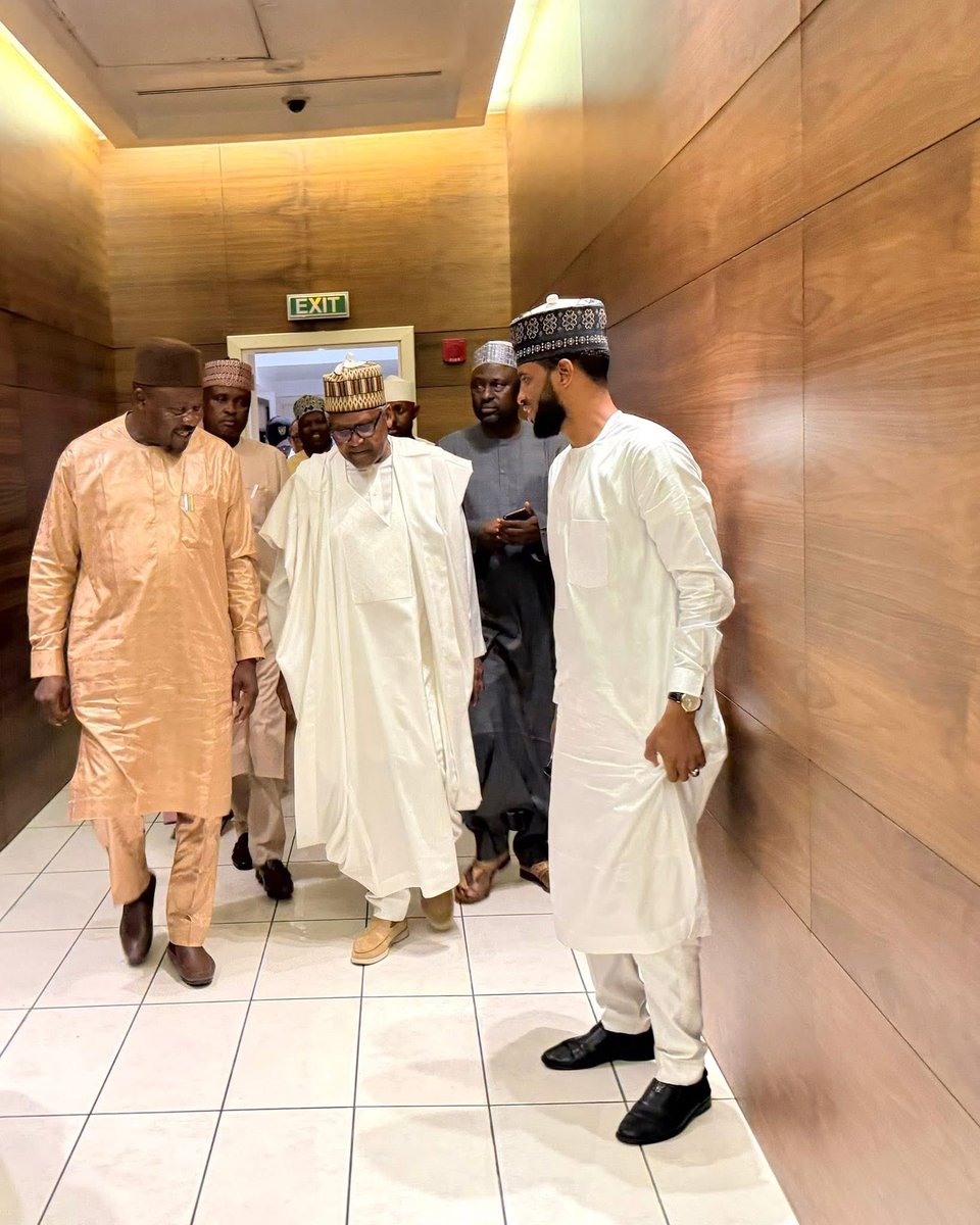 Happy birthday to the richest black man in the world, Alhaji Aliko Dangote.

It remains a great privilege and honor for me to have met you personally, both at the Energy summit in Abuja and at your Refinery in Lagos.

Happy Birthday Sir 🎉🎂