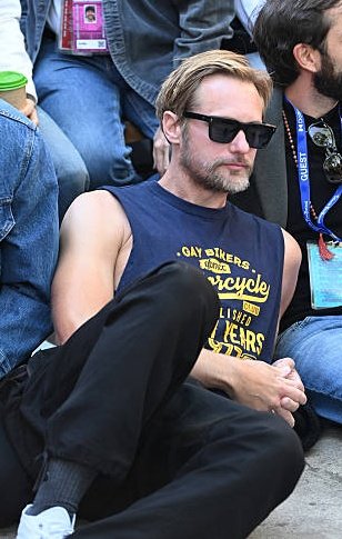 Emma ⚭ a terapeuta dos Skarsgård tweet media