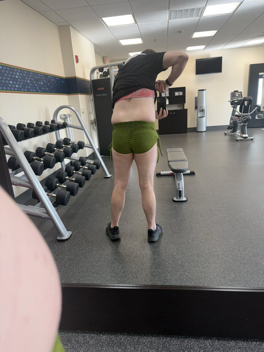 LadySummersTSSP's tweet photo. I can't imagine why @slaveboy11211 got some looks at the gym, lol https://t.co/0RIBa59XVo