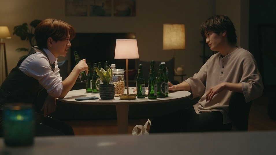 hubboyslove's tweet image. 🚨 Novas stills de #FakeFactLips #ドラマFFL, novo BL japonês com Sato Yusuke (Mr. Unlucky) e Hori Kaito, que estreia dia 30.

Rivais desde o ensino médio, dois colegas de trabalho saem para uma bebedeira e criam uma competição boba: quem fizer o outro se apaixonar primeiro vence.