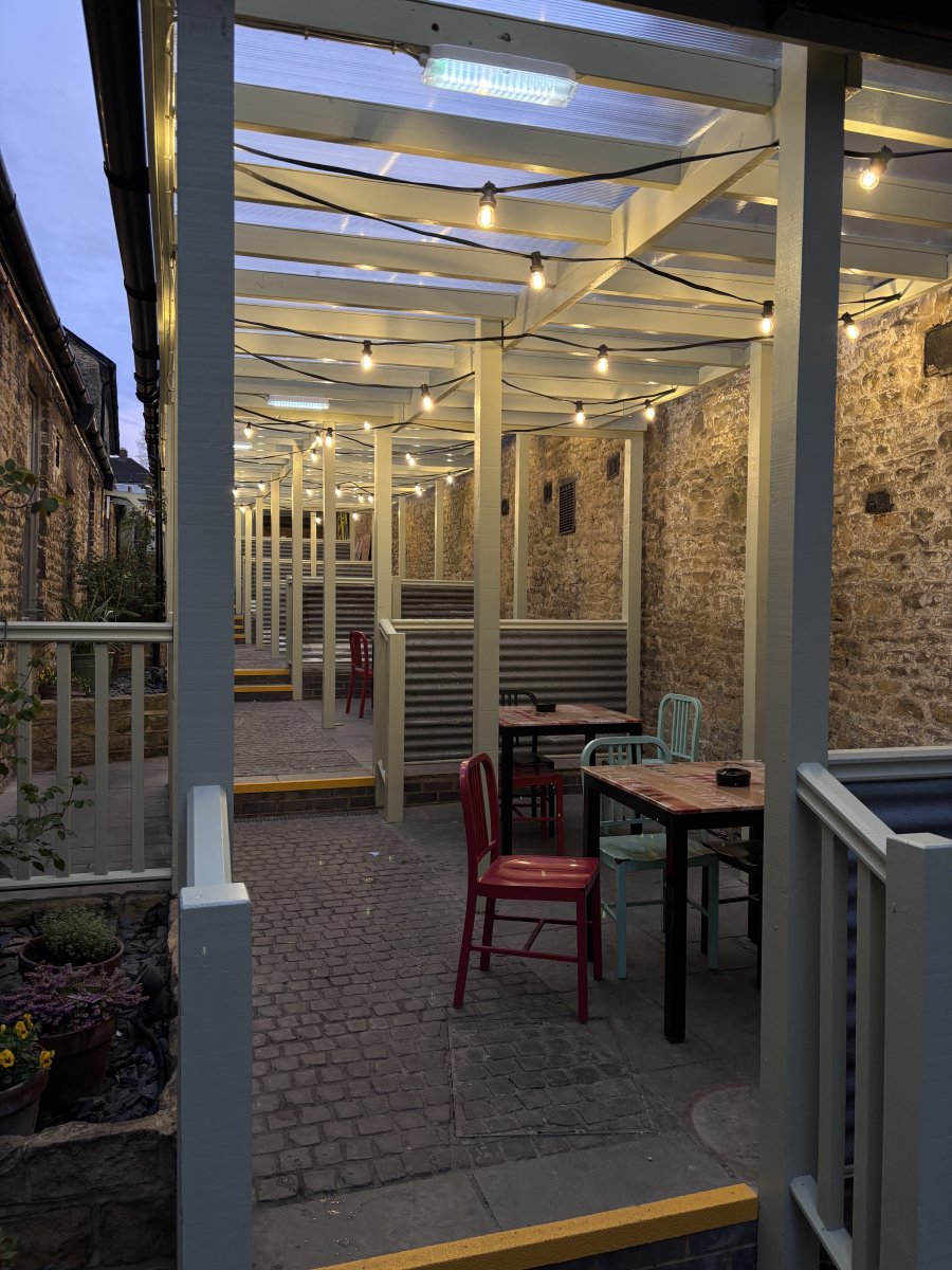 thefoxatchippy's tweet photo. Welcome back to our garden!!
enjoy the lovely summer weather in our new garden! 🥂🍻🍸 https://t.co/dP97qYLvGi