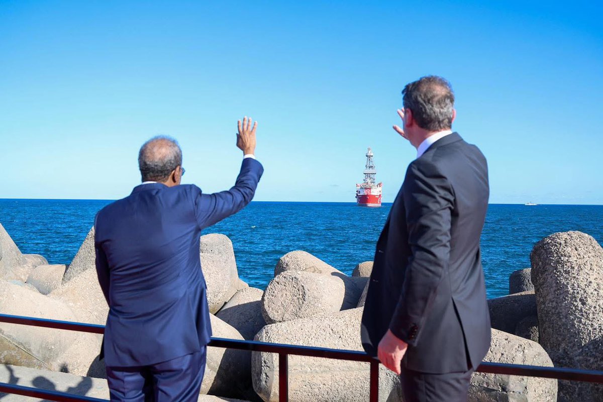 adow4489's tweet photo. From Turkey’s support during the 2011 famine to today’s oil exploration, our cooperation with Turkey 🇹🇷 has grown into real progress.

Somalia is rising and turning challenges into opportunity together. Thanks to President @HassanSMohamud who made this dream possible @aBayraktar1 https://t.co/v44MgrrPY6