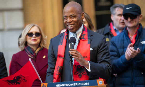Oculusnews's tweet image. Eric Adams Receives Albanian Citizenship as Albania Strengthens Ties with New York ocnal.com/2026/04/eric-a… #Shqiperi #EricAdams #Diaspora #Lajme #Politike #NewYork