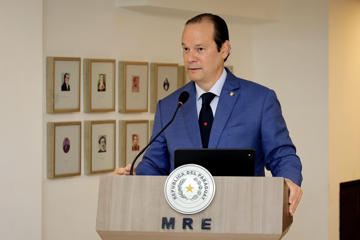 mreparaguay's tweet photo. Canciller de Panamá brindó conferencia magistral en la Cancillería Nacional.

➡️  https://t.co/fDidwYbBjJ https://t.co/eZnKyQ4fDb