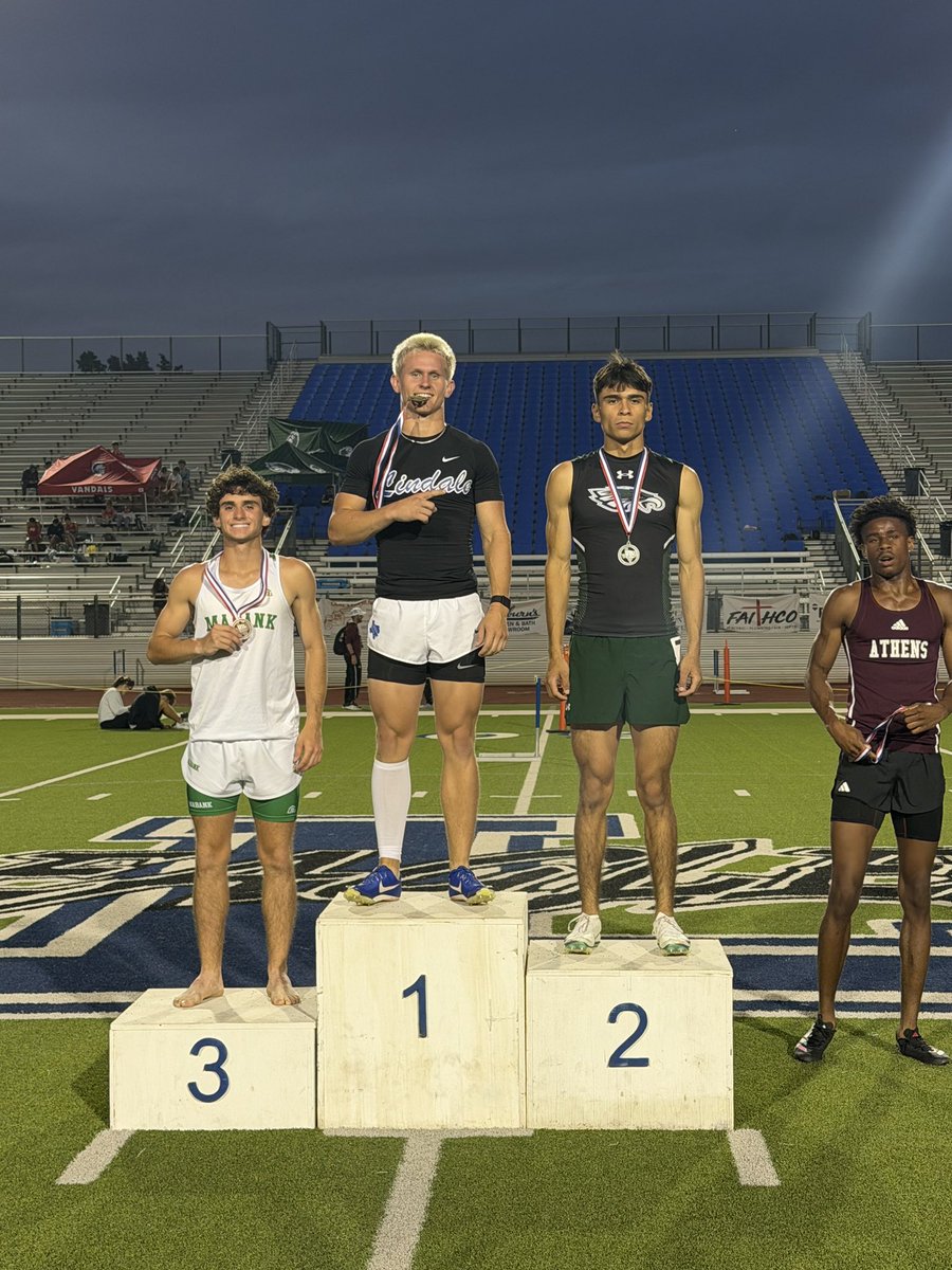 David_Lindig's tweet photo. District Recap - 
Team-🥇
4x1-🥇(Lane 6)
400m-🥇(49.85)
4x400m🥉(49.2) 
@coachchadcoop #TPW https://t.co/WPE9ZGgTXY