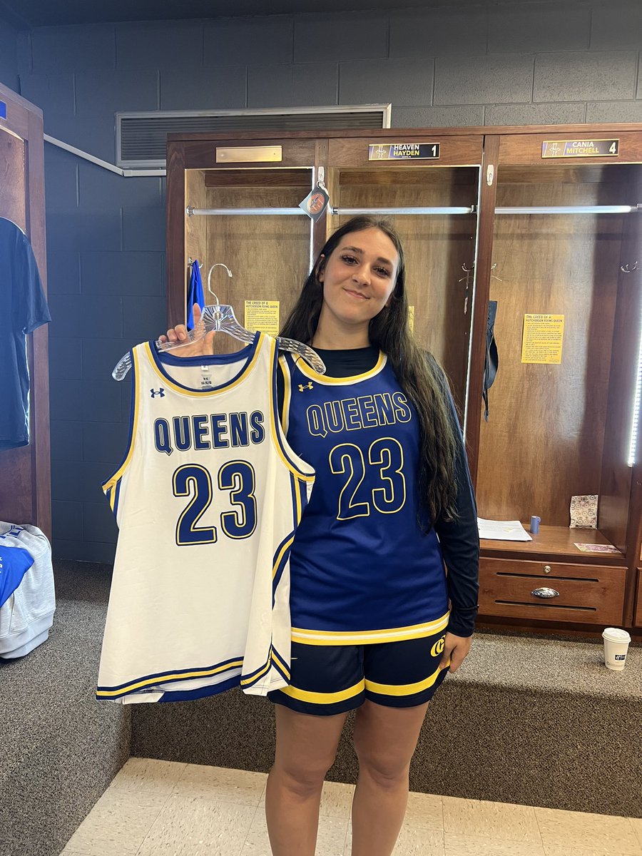 EpNatalie23's tweet photo. Official Visit with @FlyingQueensWBB in the books. Thanks so much @Jordan_Vessels and @hoops_kdkd for making me feel so welcome. It was an amazing experience! @JPElite_Girls @JHSWarriors_GBB @mpra12 https://t.co/DB1ANWyO4Y