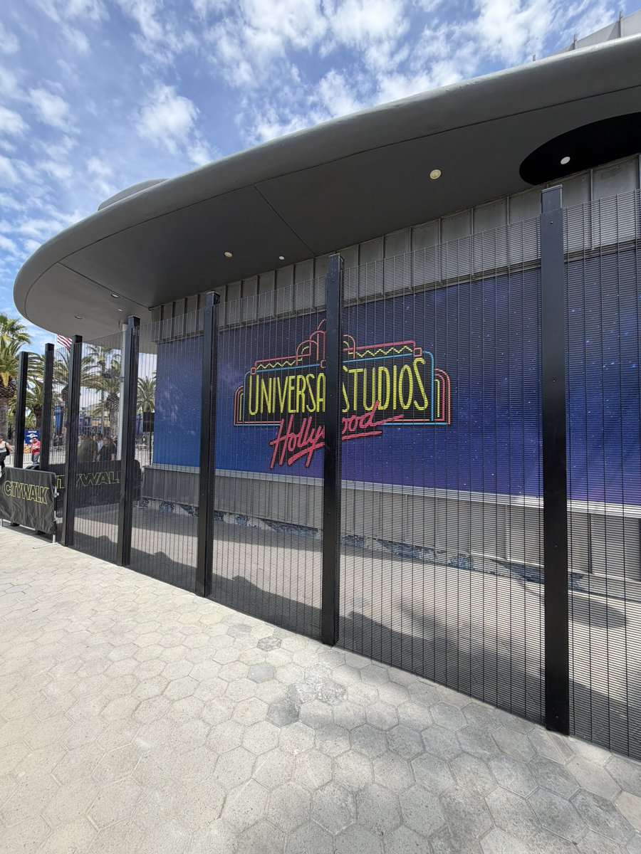 We finally have more fencing that’s opened up! 🚧👀✨ Things are starting to reveal themselves! 🔥🎢 <a href="/UniStudios/">Universal Studios Hollywood</a>