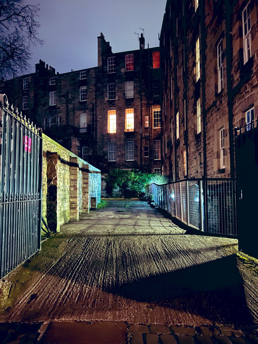 InkyplotsArt's tweet image. Gathered for a wee tipple with friends on Circus Lane last wk to cry &amp;amp; blether about my dear Mum &amp;amp; everyone’s friend.
These gates are never open on the Lane so I relished the opportunity to capture it. Isn’t it gorgeous?📸🏴󠁧󠁢󠁳󠁣󠁴󠁿
#Edinburgh
#photography
#photo
#visitscotland
#scotland